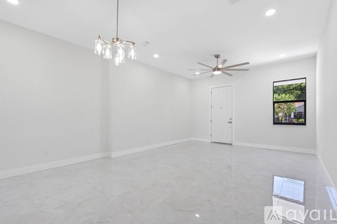 7015 N Central Ave 3 Beds Apartment for Rent