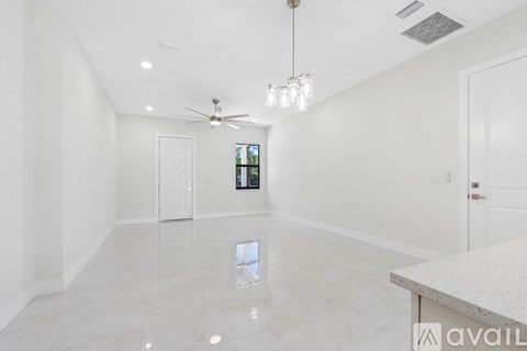 7015 N Central Ave 3 Beds Apartment for Rent