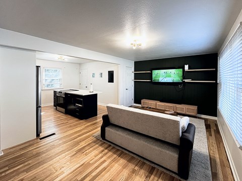 943 Raymond Place - Upstairs Unit 2 Beds Apartment for Rent