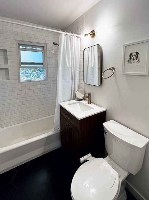 943 Raymond Place - Upstairs Unit 2 Beds Apartment for Rent