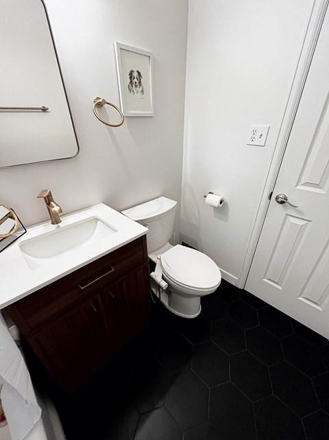 943 Raymond Place - Upstairs Unit 2 Beds Apartment for Rent