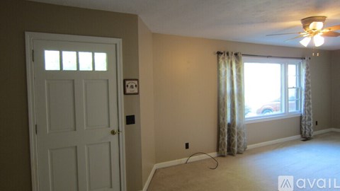 905 Meadow Ln 3 Beds Apartment for Rent
