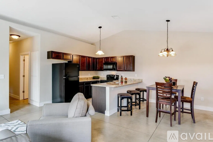 6412 Vassar 3 Beds Apartment for Rent - Photo gallery 3