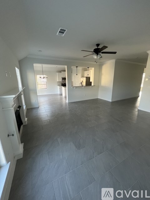 Peach Ave 3 Beds Apartment for Rent