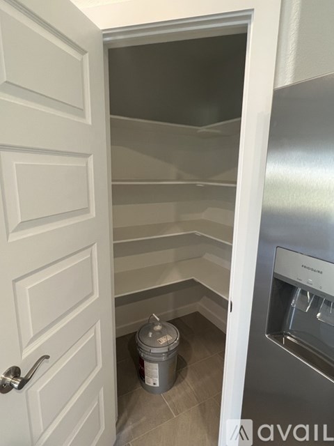Peach Ave 3 Beds Apartment for Rent
