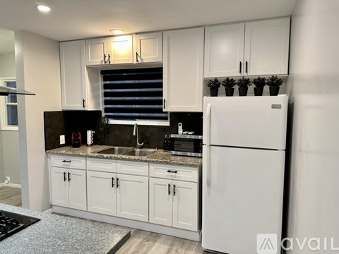 1243 North Cordova Street 2 Beds Apartment for Rent