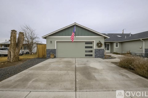 1551 SW Kalama Ave 3 Beds Apartment for Rent