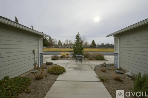 1551 SW Kalama Ave 3 Beds Apartment for Rent