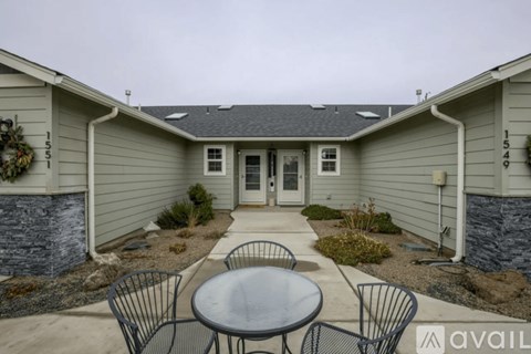 1551 SW Kalama Ave 3 Beds Apartment for Rent