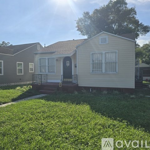 3404 North Avon Avenue 2 Beds Apartment for Rent