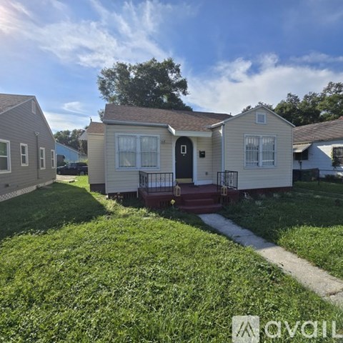 3404 North Avon Avenue 2 Beds Apartment for Rent