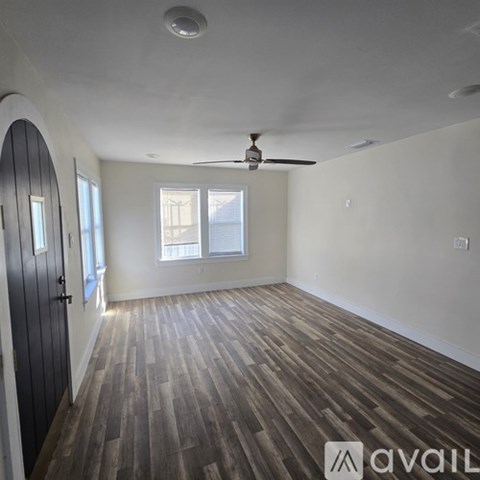 3404 North Avon Avenue 2 Beds Apartment for Rent