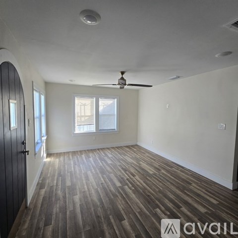 3404 North Avon Avenue 2 Beds Apartment for Rent