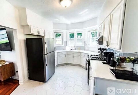 469 Mt Hope Ave 3 Beds Apartment for Rent