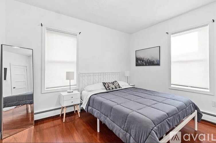 469 Mt Hope Ave 3 Beds Apartment for Rent - Photo gallery 2