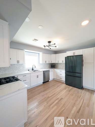 726 23Rd St 3 Beds Apartment for Rent