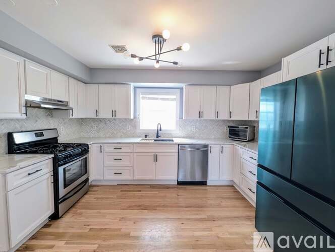 726 23rd St 3 Beds Apartment for Rent - Photo gallery 3