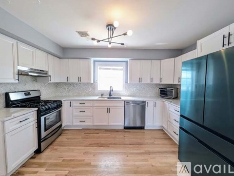726 23Rd St 3 Beds Apartment for Rent