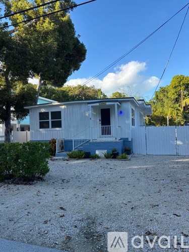 124 S Bay Harbor Dr 2 Beds Apartment for Rent