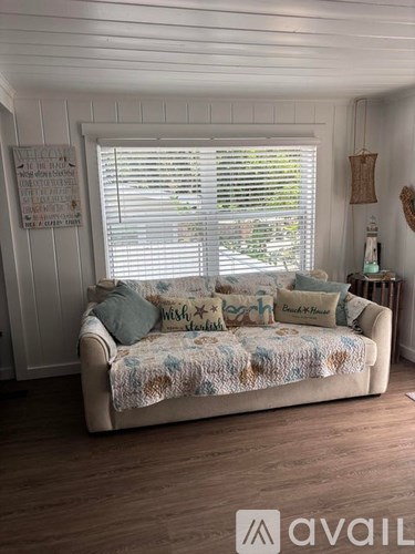 124 S Bay Harbor Dr 2 Beds Apartment for Rent