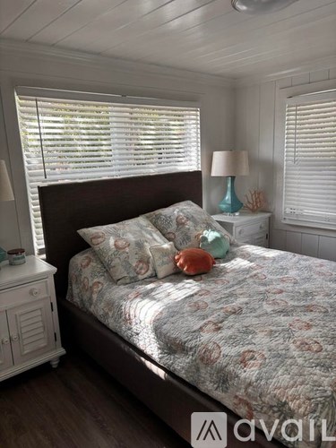124 S Bay Harbor Dr 2 Beds Apartment for Rent