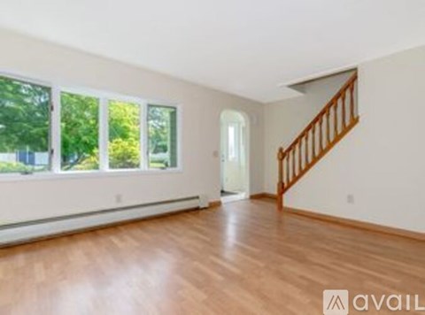 24 Friendly Road 3 Beds Apartment for Rent