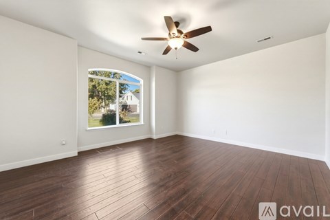 18 Sterling Ln 3 Beds Apartment for Rent