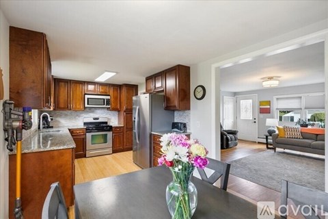 2 Coronet Ave 4 Beds Apartment for Rent