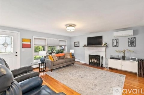 2 Coronet Ave 4 Beds Apartment for Rent