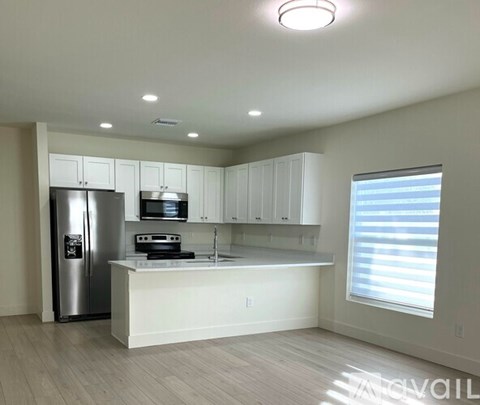 925 13Th Ave S 5 Beds Apartment for Rent