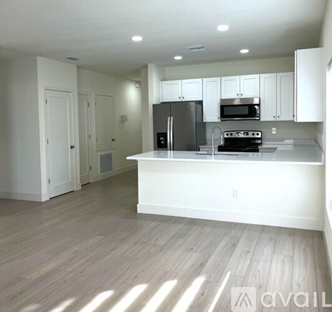 925 13Th Ave S 5 Beds Apartment for Rent