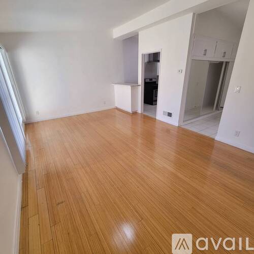1326 N Flores St Studio Apartment for Rent - Photo gallery 3