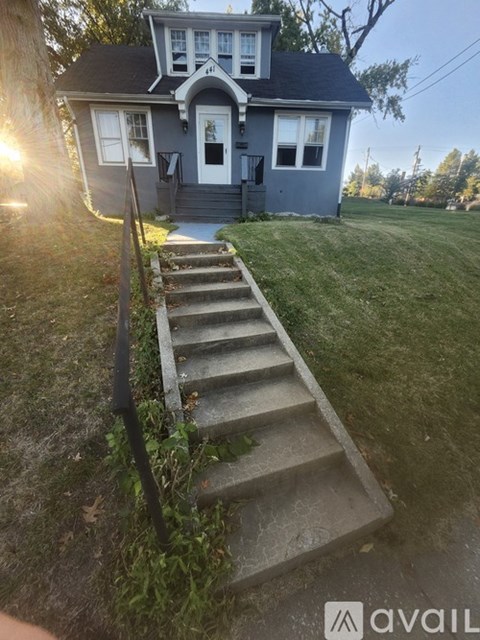 441 N Laclede Station Rd 3 Beds Apartment for Rent