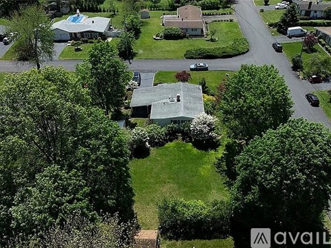 27 Carrie Lane 3 Beds Apartment for Rent