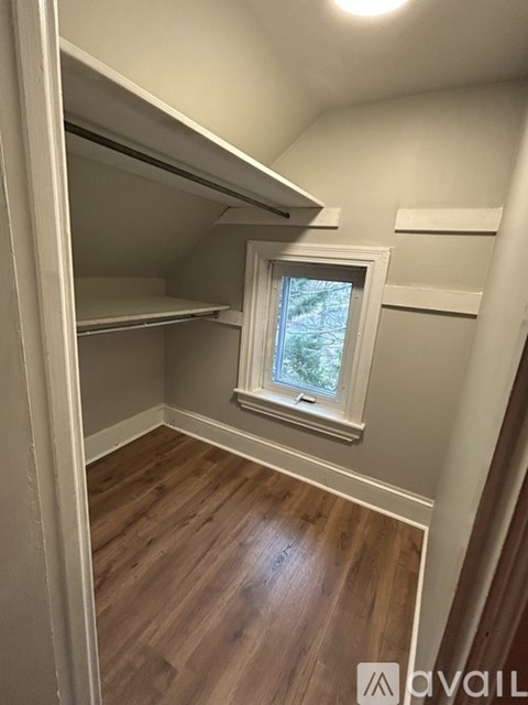 136 Jenkins Ave 3 Beds Apartment for Rent