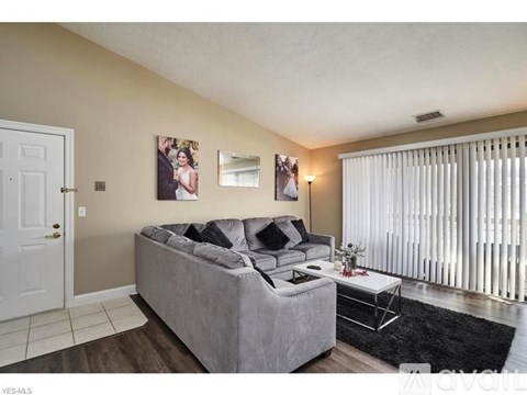 3800 Rosemont Boulevard 2 Beds Apartment for Rent