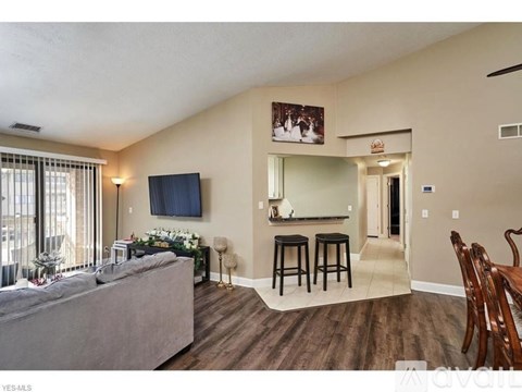 3800 Rosemont Boulevard 2 Beds Apartment for Rent
