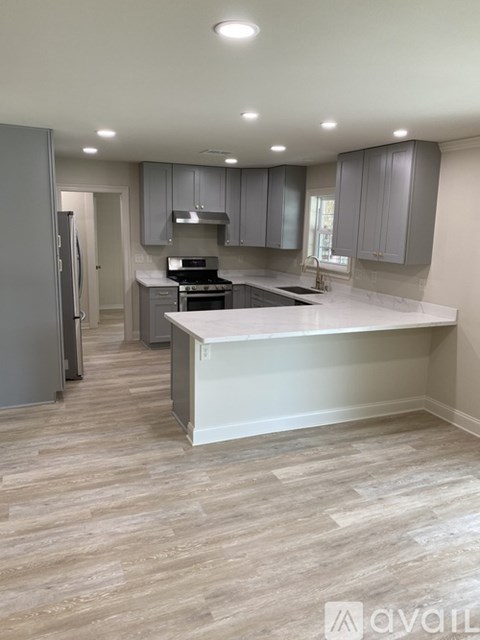 155 Magnolia Blvd 3 Beds Apartment for Rent