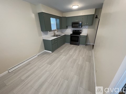 1435 East Whittier Street 3 Beds Apartment for Rent
