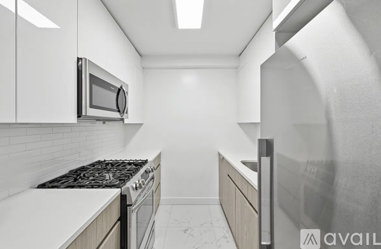 337 W 55th St 4 Beds Apartment for Rent - Photo gallery 1
