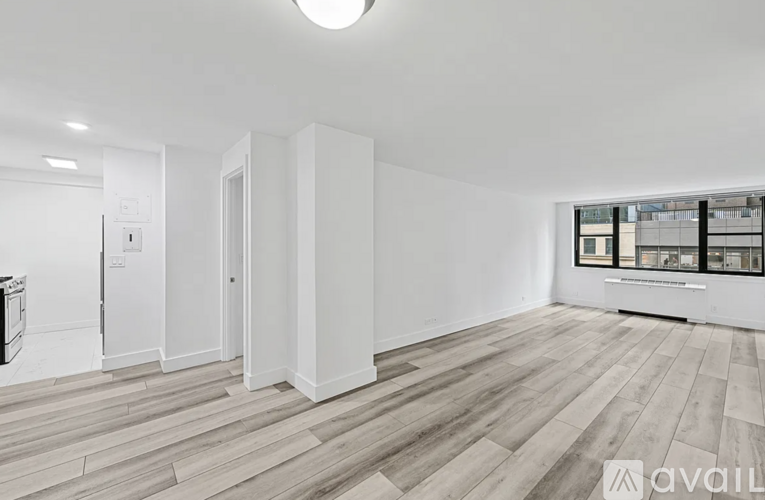 337 W 55th St 4 Beds Apartment for Rent - Photo gallery 3
