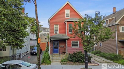13 Knowlton St 3 Beds Apartment for Rent