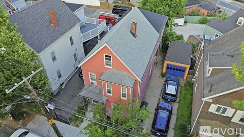 13 Knowlton St 3 Beds Apartment for Rent