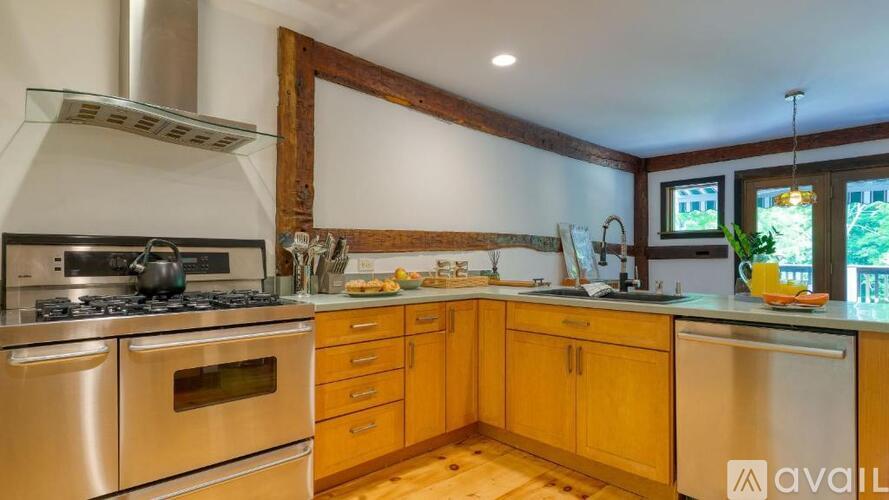 5 Longview Road 3 Beds Single Family Home for Rent - Photo gallery 3