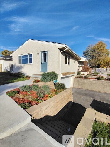 1900 Mendelssohn Avenue North 3 Beds Apartment for Rent