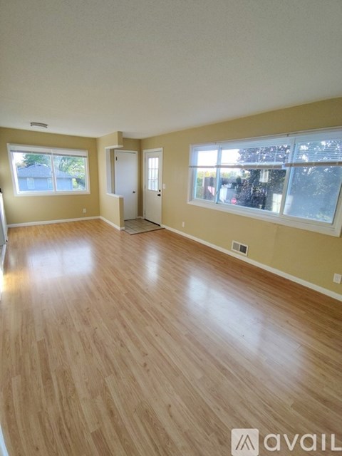 1900 Mendelssohn Avenue North 3 Beds Apartment for Rent