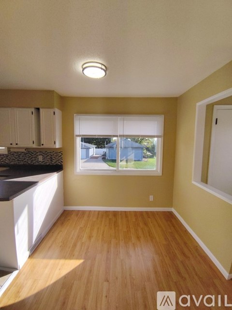 1900 Mendelssohn Avenue North 3 Beds Apartment for Rent