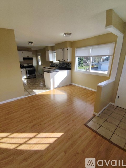 1900 Mendelssohn Avenue North 3 Beds Apartment for Rent