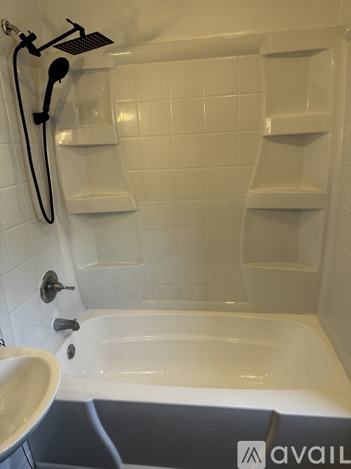 1639 Waterbury Road 4 Beds Townhouse for Rent - Photo gallery 3
