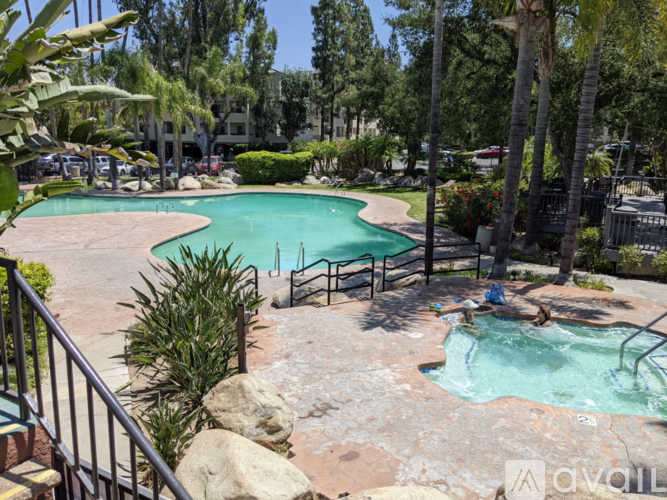 5525 Canoga Ave 2 Beds Apartment for Rent - Photo gallery 1